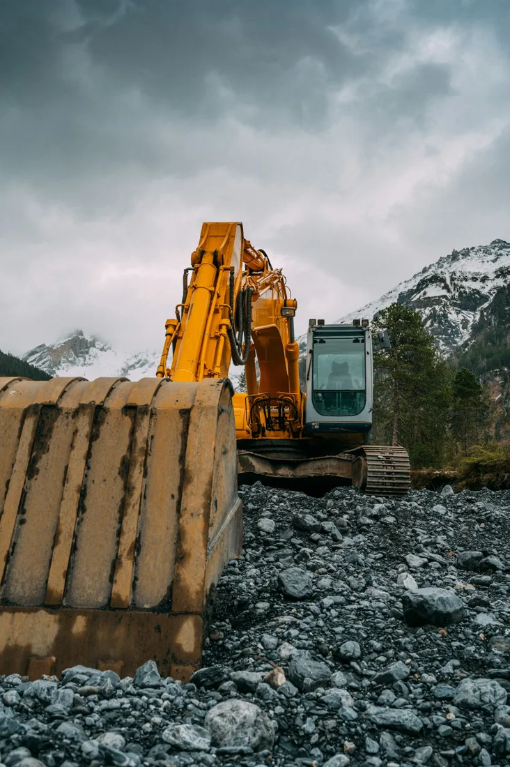 Close view of an excavator bucket and tracks